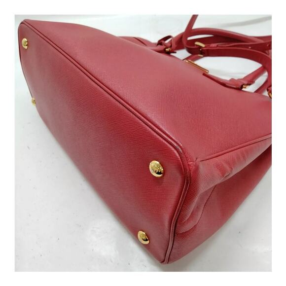Authentic Prada Red Saffiano Galleria Tote Bag - Picture 4 of 8